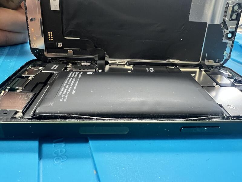 iphone 13 battery swollen replacement ucf